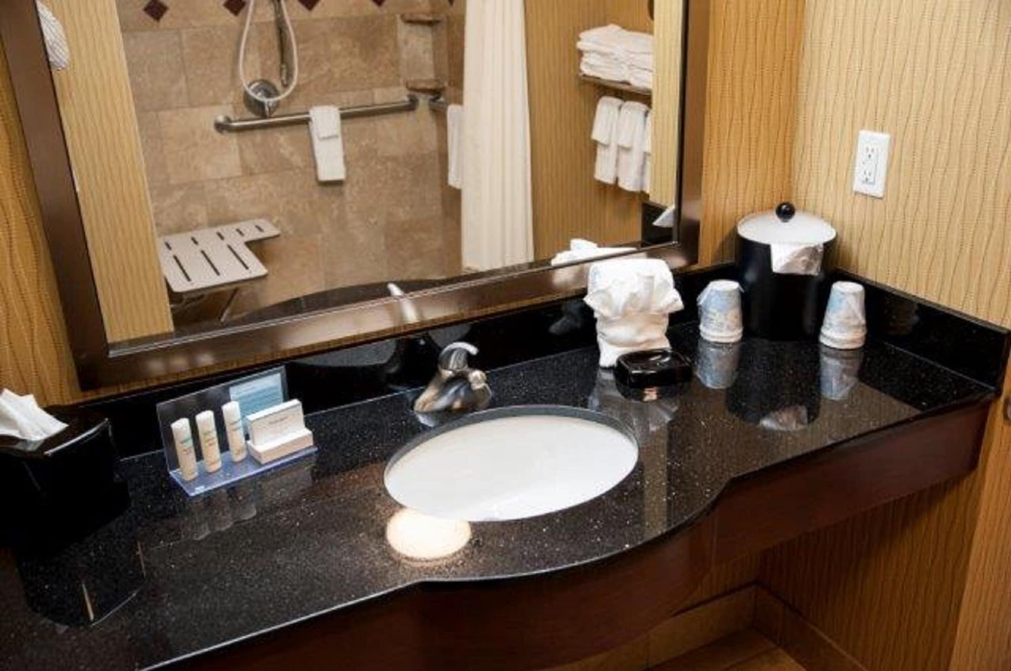 Hampton Inn & Suites Watertown Esterno foto