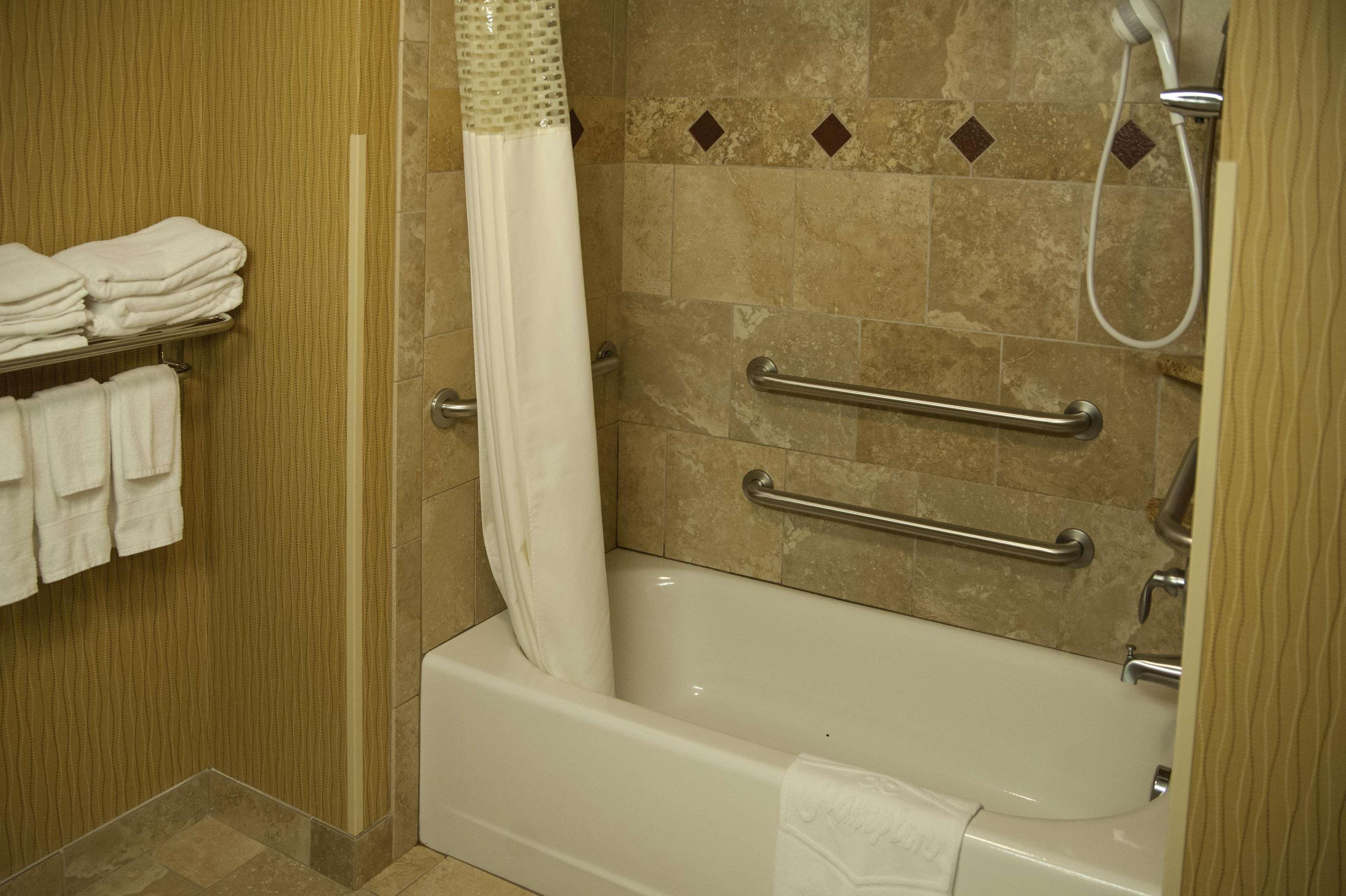 Hampton Inn & Suites Watertown Esterno foto