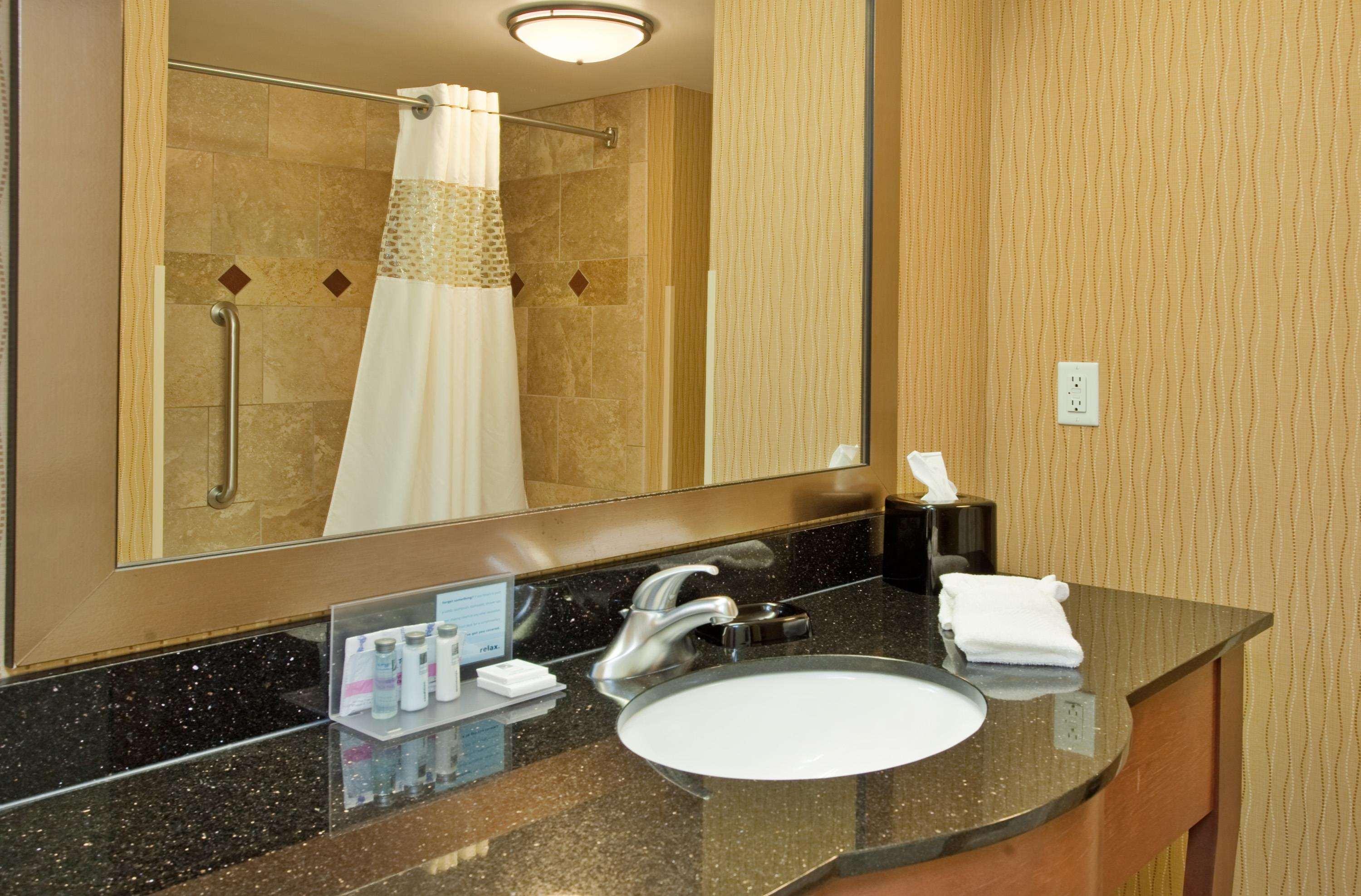 Hampton Inn & Suites Watertown Esterno foto