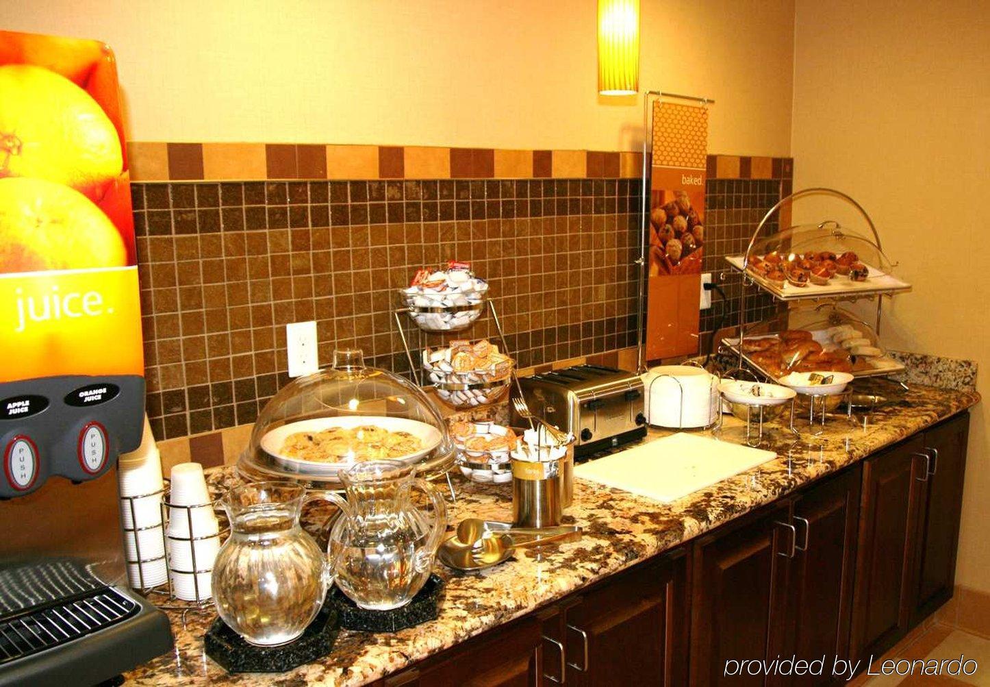 Hampton Inn & Suites Watertown Ristorante foto