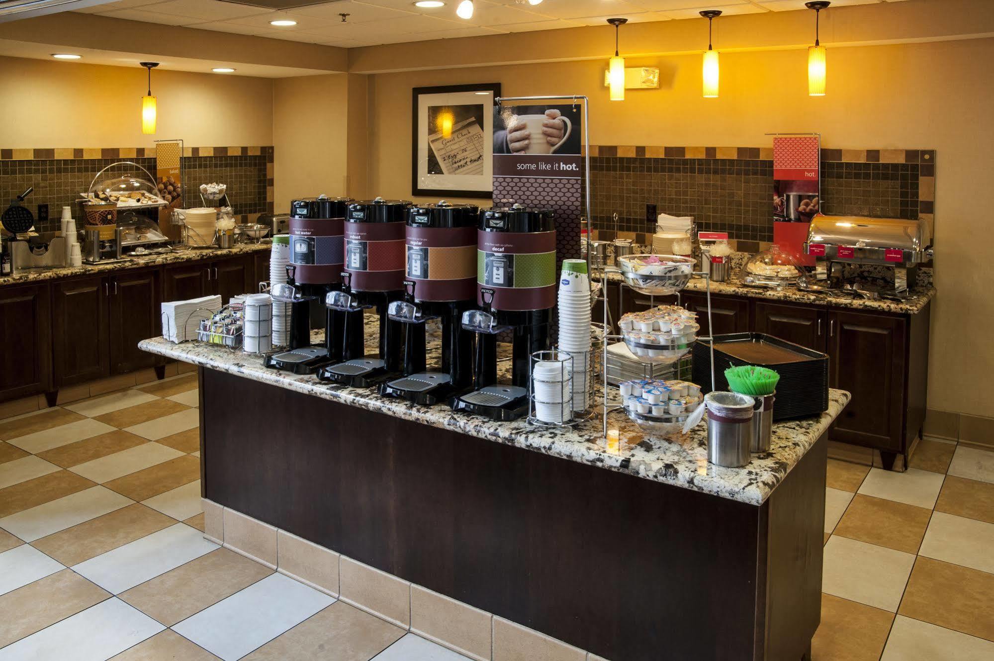 Hampton Inn & Suites Watertown Esterno foto